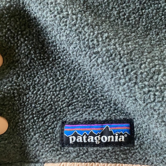 Patagonia Re-Tool Snap-T Fleece Pullover in Charcoal Grey - Picture 2 of 3